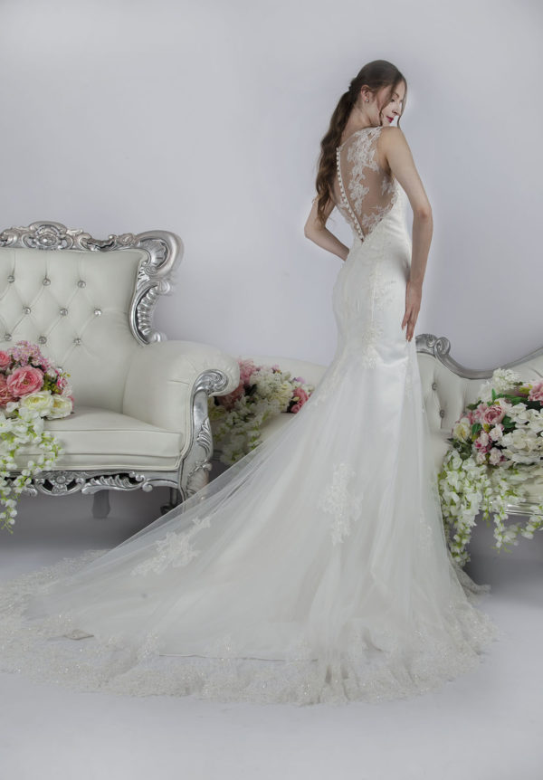 Robe de mariée sirène moulante en tulle et satin