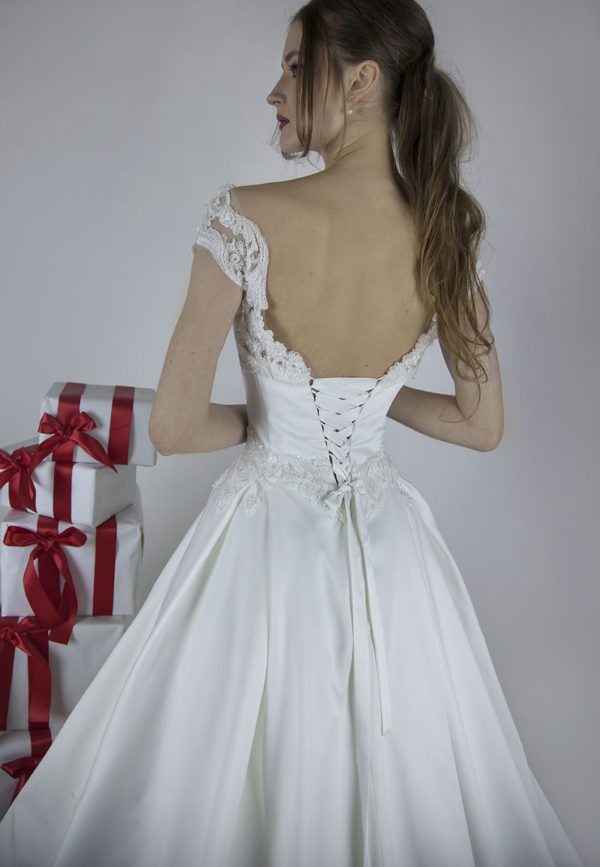 Vous allez adorer cette robe de mariée en satin très noble