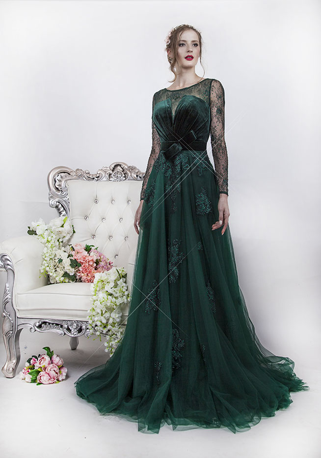 robe de soirée longue en noir et gris  Robe de bal, Robe soirée longue,  Robe de soirée longue