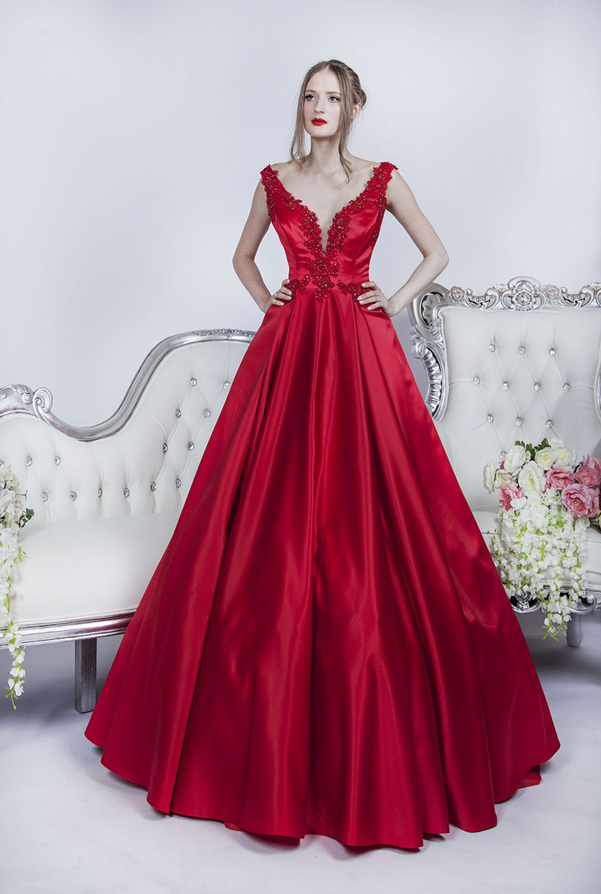 Robe de soirée rouge en satin haute couture