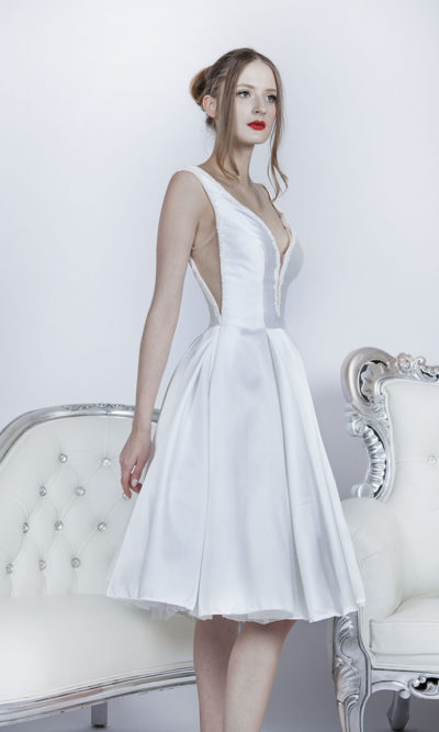 Robe de mariée courte avec décolleté