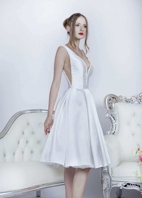 Robe de mariée courte avec décolleté