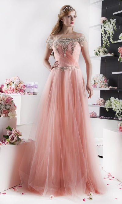 Robe de princesse avec une jupe en tulle volumineux