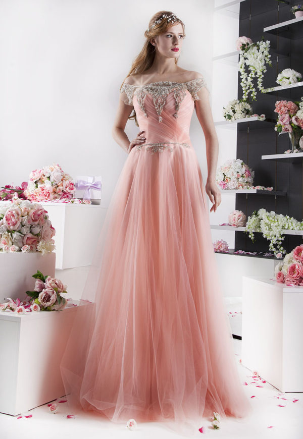 Robe de princesse avec une jupe en tulle volumineux