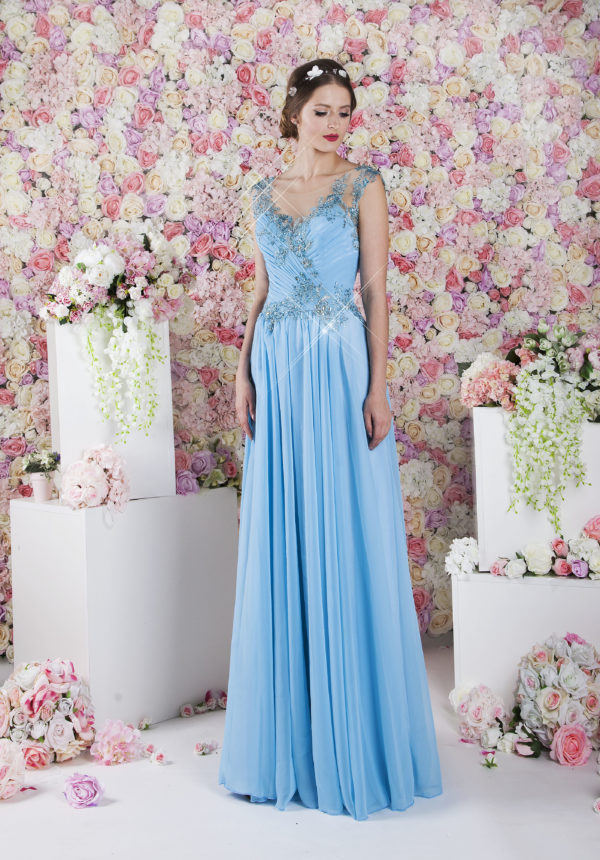 Robe de soirée avec une dentelle bleue argentée