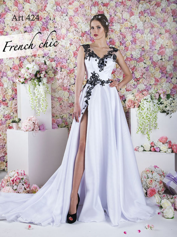 Robe de cérémonie blanche avec dentelle noire