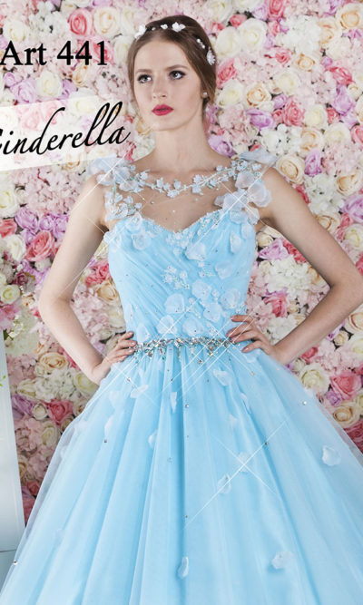 Robe de bal avec un bustier décoré