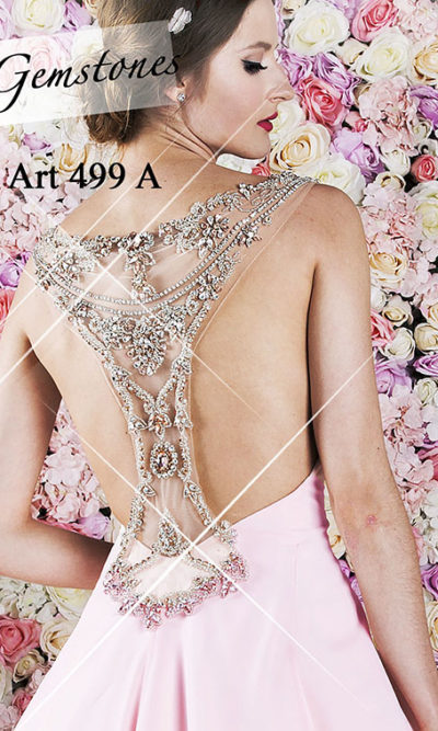 Robe de bal rose avec une broderie princesse
