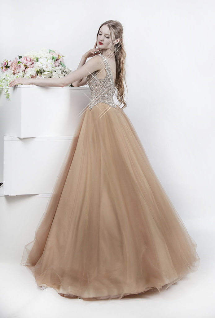 Vous aimez le dorée ? Vous allez adorer cette robe de soirée