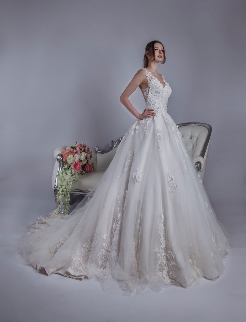 Robe de mariée imposante en tulle et une traine