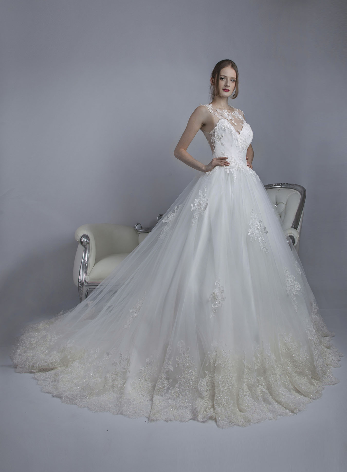 Robe de mariée en tulle et satin chic