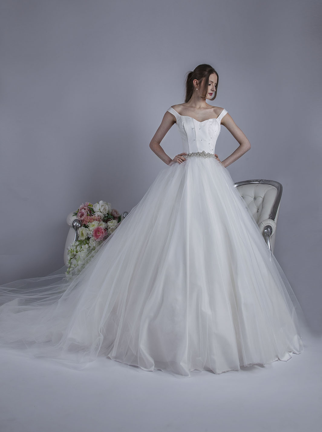 Robe de mariée princesse col bateau