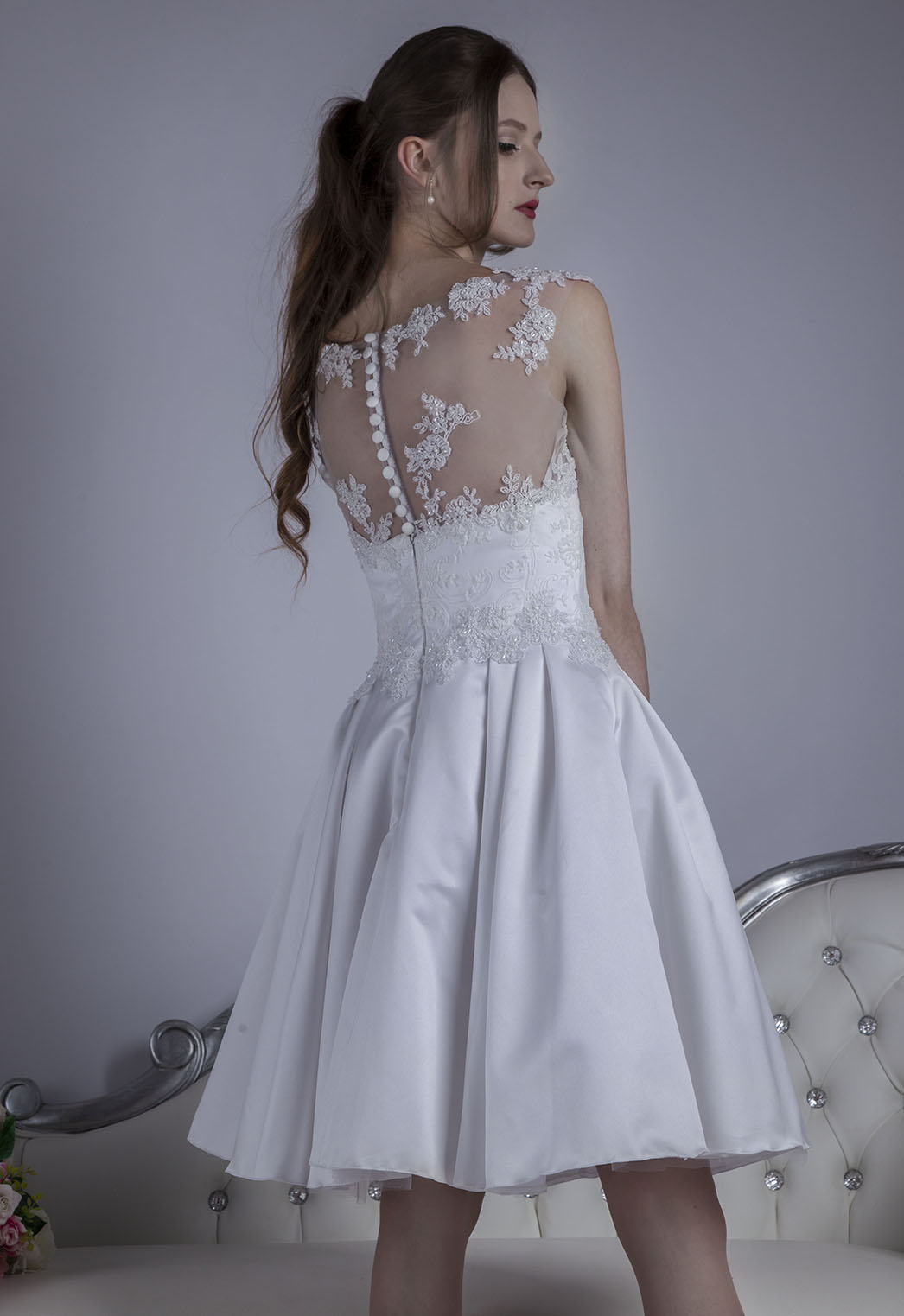 Robe de mariage blanche avec bouttons