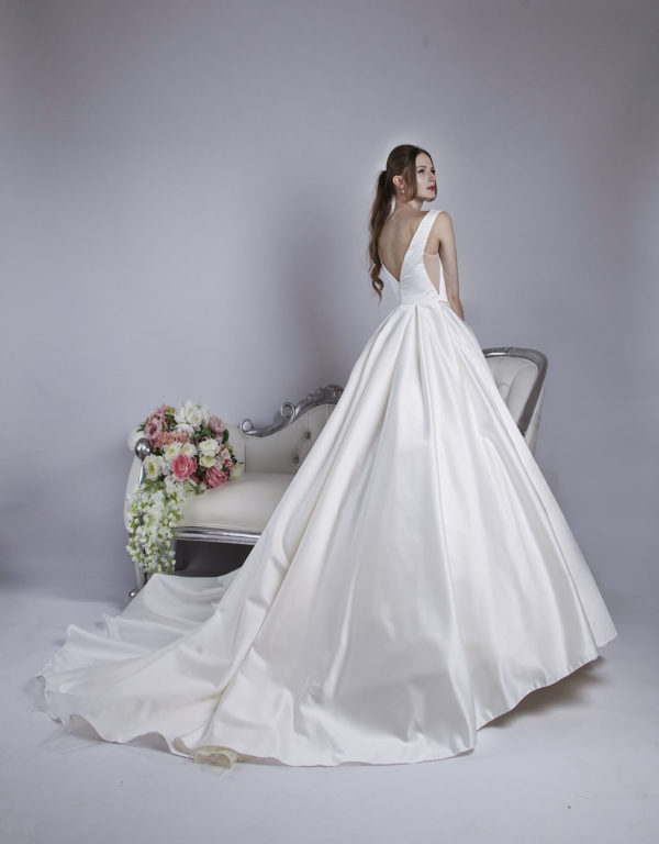 Robe de mariée coupe meringue en satin