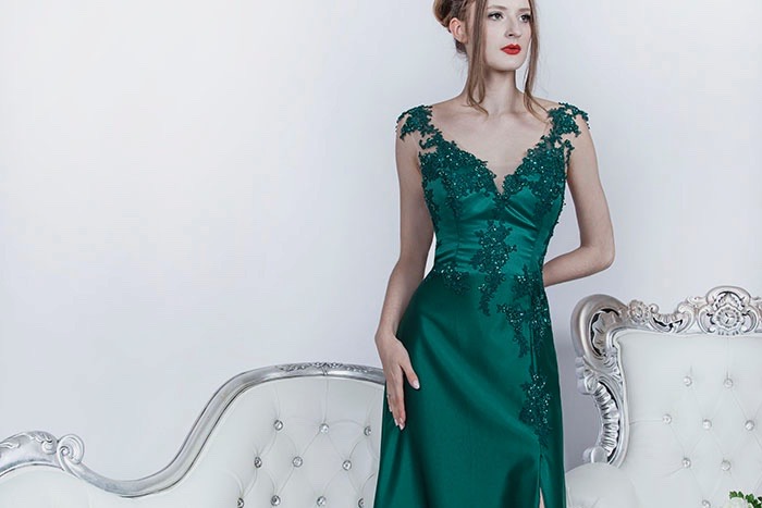 Robe de soirée droite en satin noble