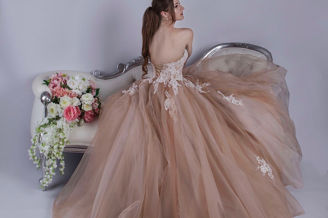 Robe de soirée princesse de couleur beige