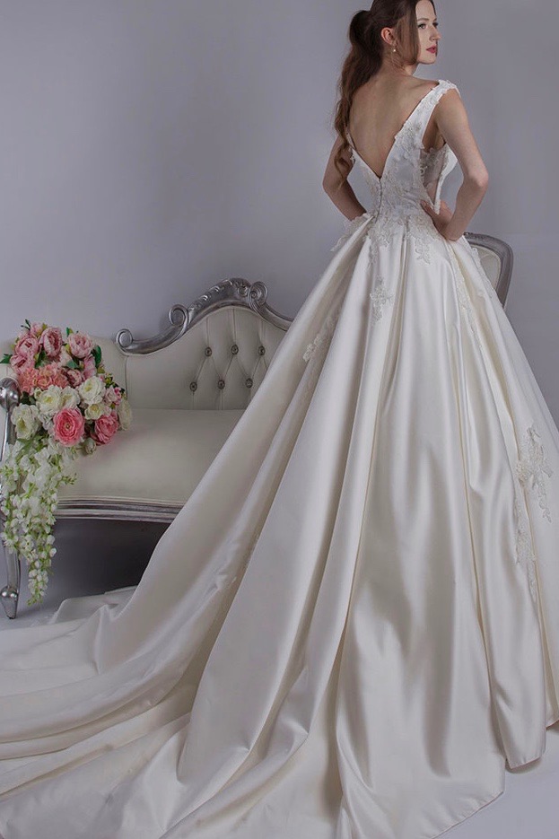 Une robe de mariée très luxueuse et chic