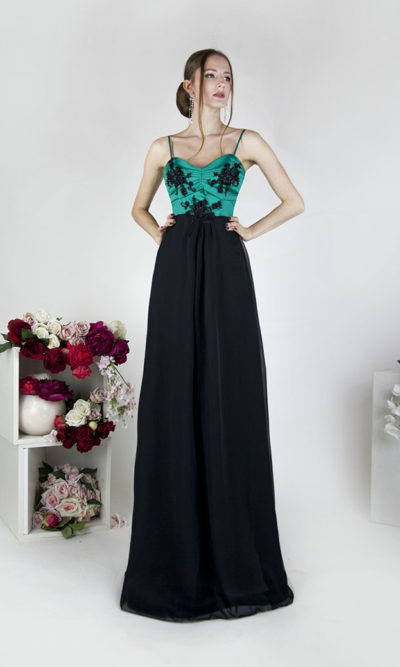 Robe de soirée avec jupe fluide noire et bustier en satin vert émeraude