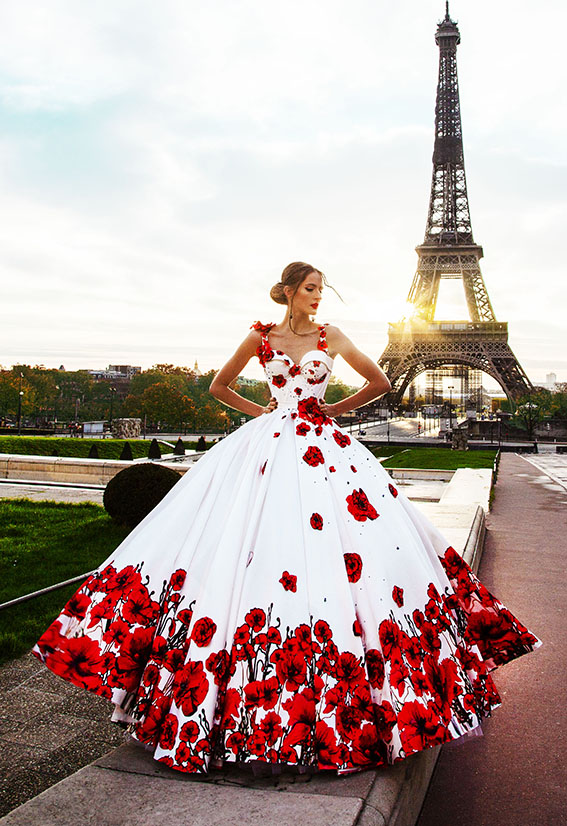 Robe de bal à fleurs rouges