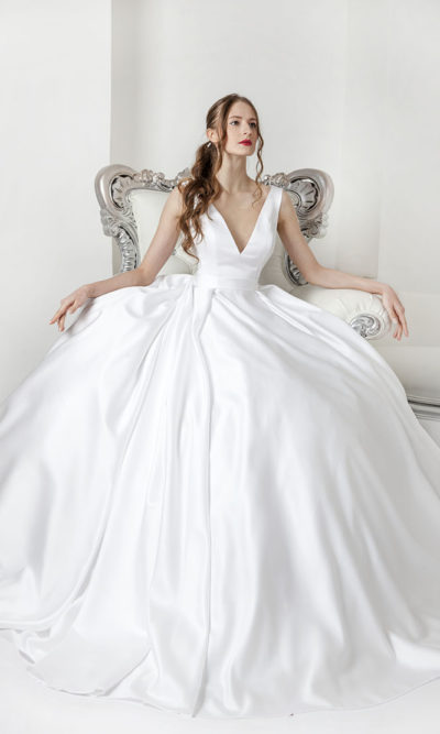 Robe de mariée blanche en satin luxueux