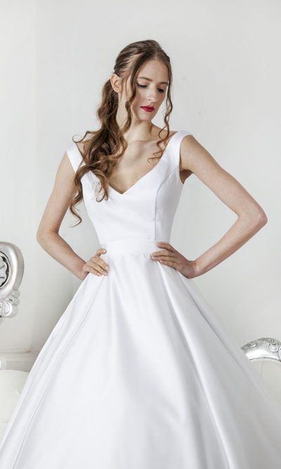 Robe de mariée avec corset en satin blanc