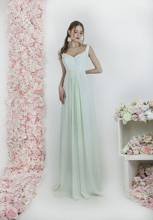 Belle robe de soirée vert pastel avec ...