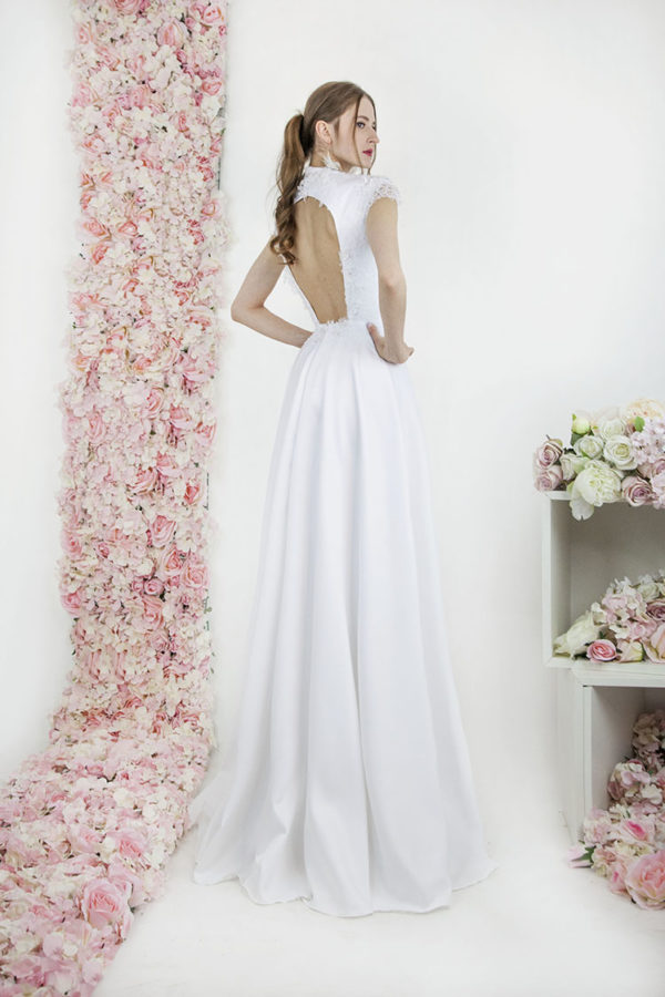 Robe de mariée avec décolleté dans le dos
