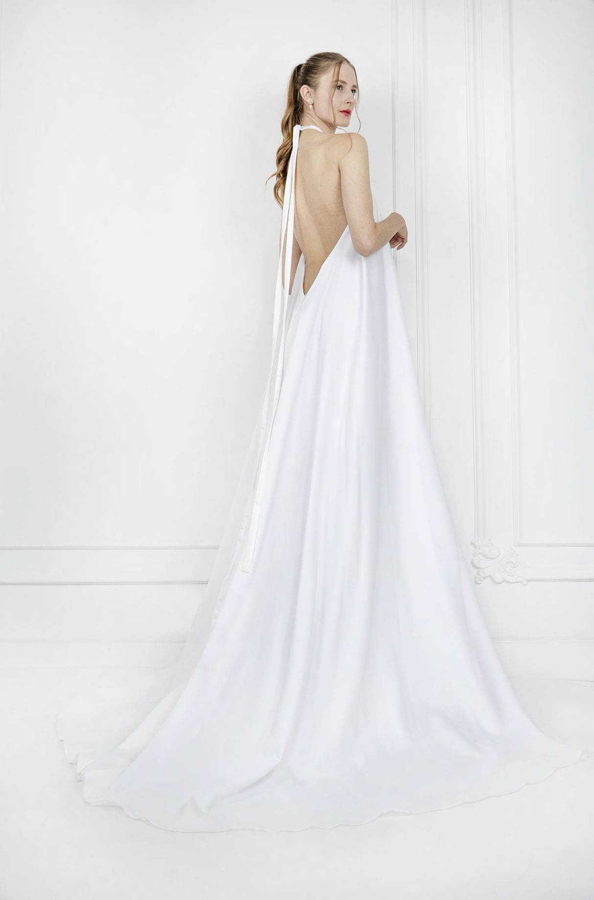 Robe de mariée empire dos nu et ample