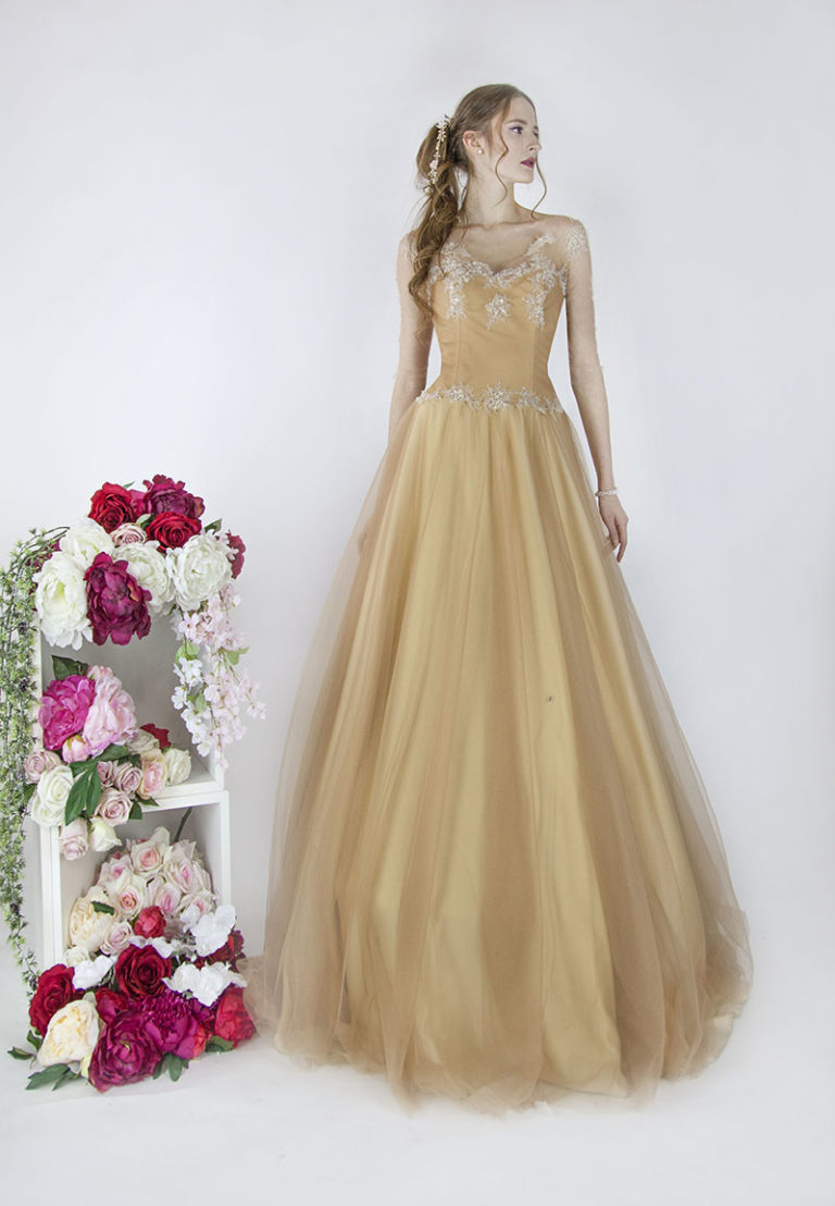 Vous aimez le dorée ? Vous allez adorer cette robe de soirée