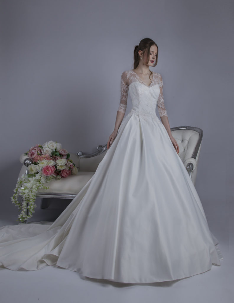 Robe de mariée pour princesse chic et élégante en satin ...