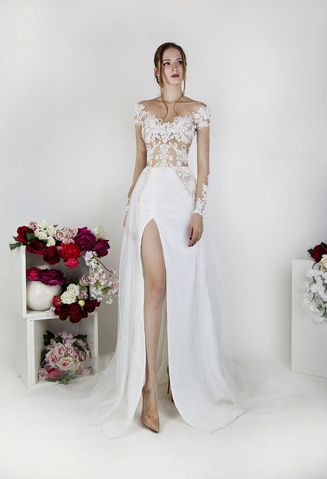 Robe de mariée avec jupe fendue et manches transparents