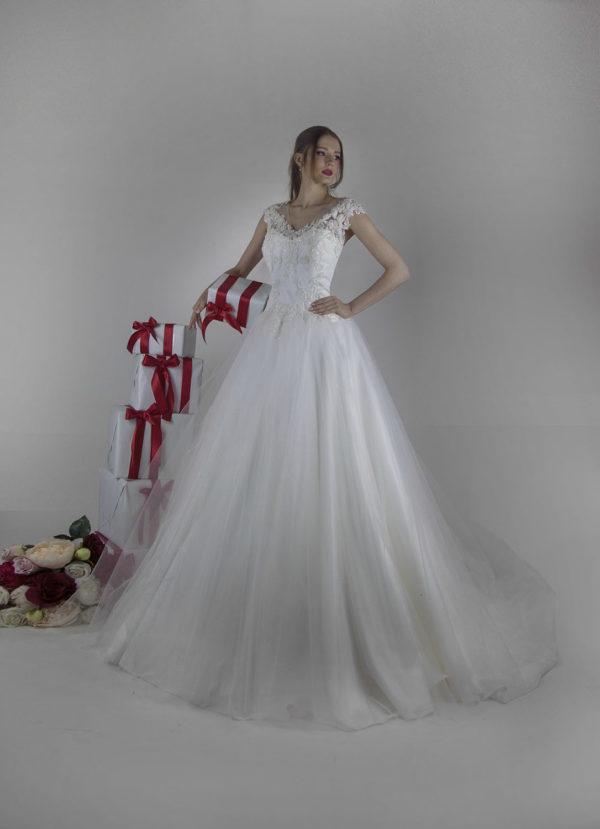 Robe de mariée à une allure chic et romantique