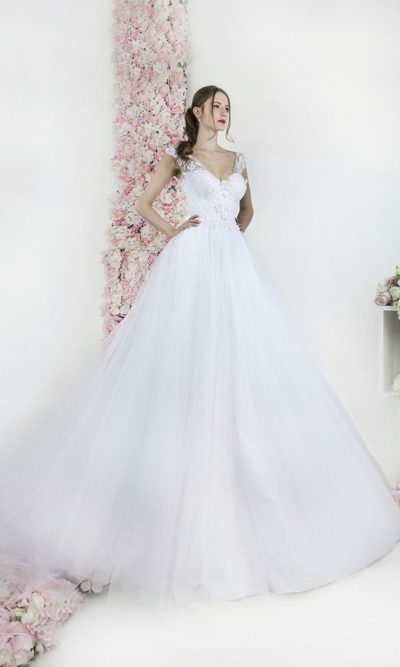 Robe de mariée pour princesse en tulle volumineux et dentelle brillante