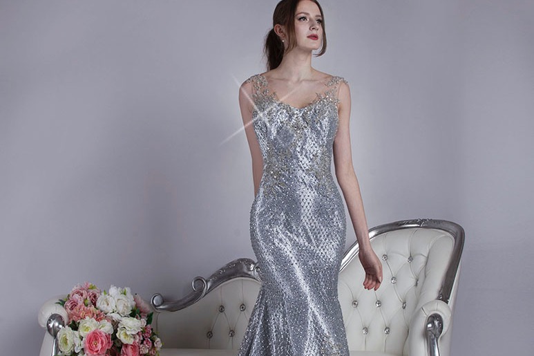 Robe de soirée sirène argentée à paillettes