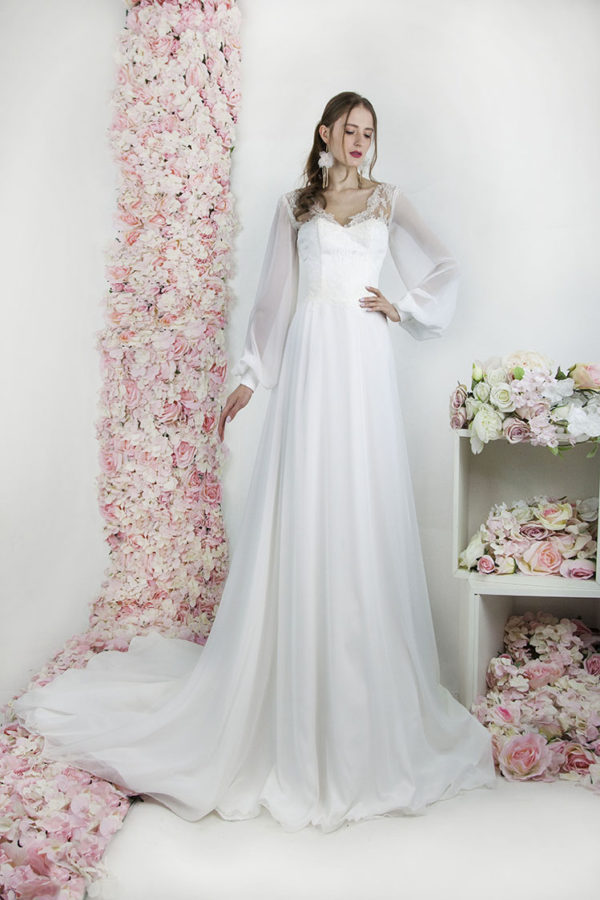 Robe de mariée fluide avec manches longues