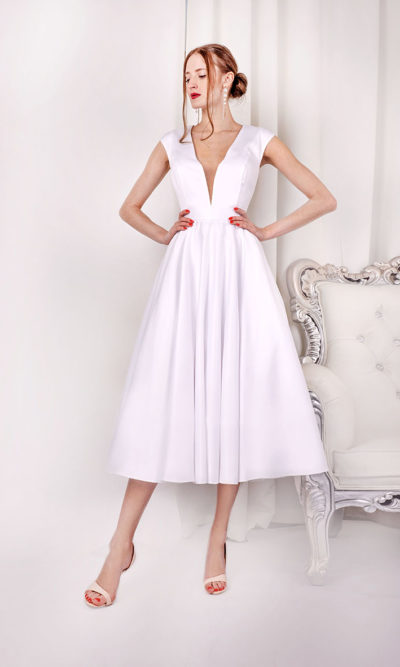 Robe courte pour le mariage civil avec jupe évasée