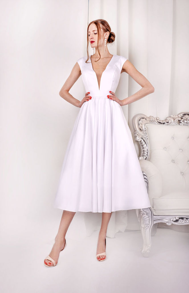 Robe courte pour le mariage civil avec jupe évasée