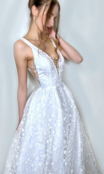 Robe de mariée blanche moderne et tendance