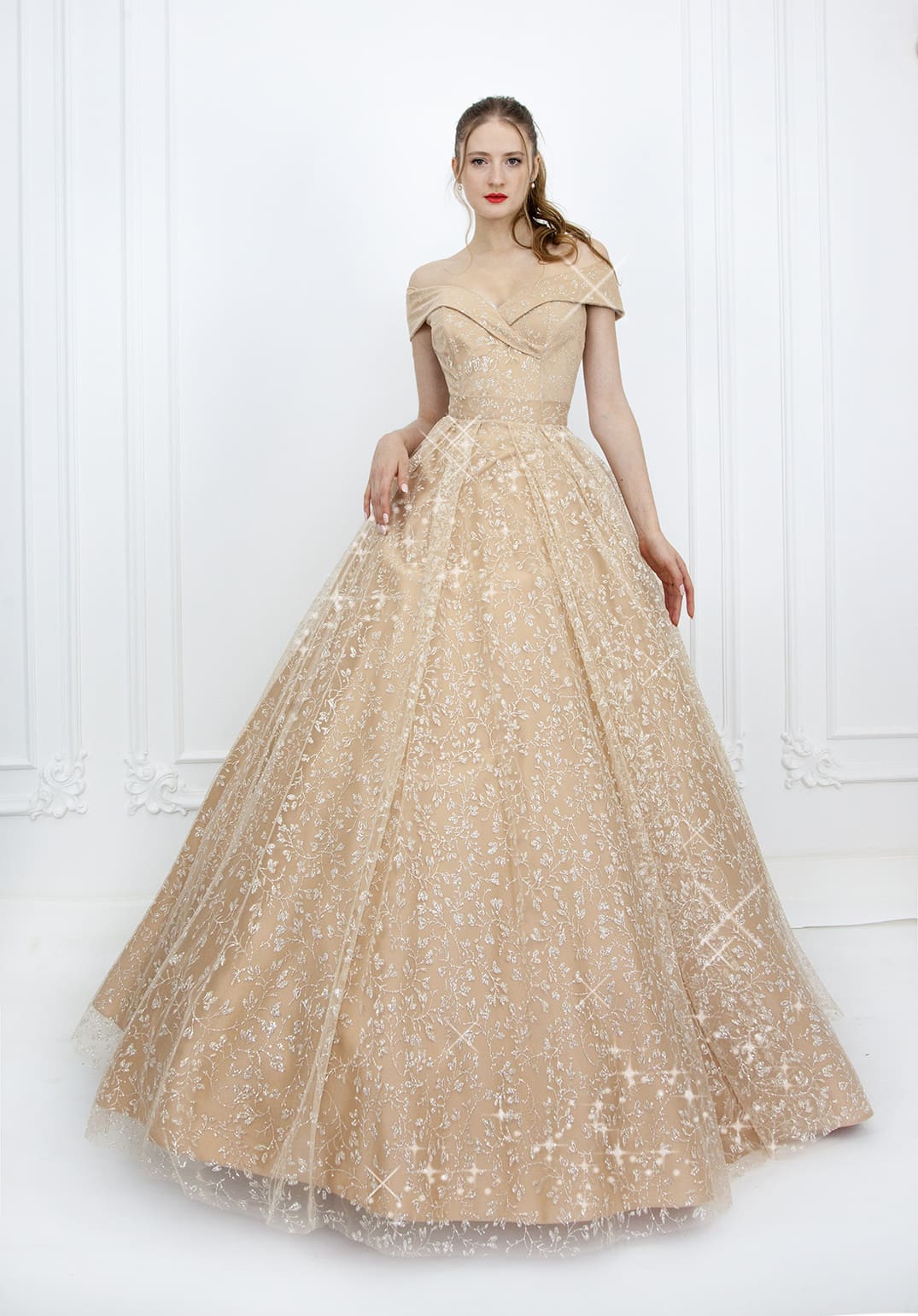 Robe de bal princesse dorée et beige avec peillettes