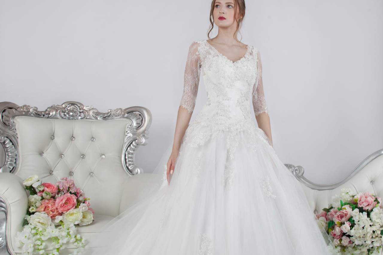 Robe de mariée avec une jupe de coupe trapèze