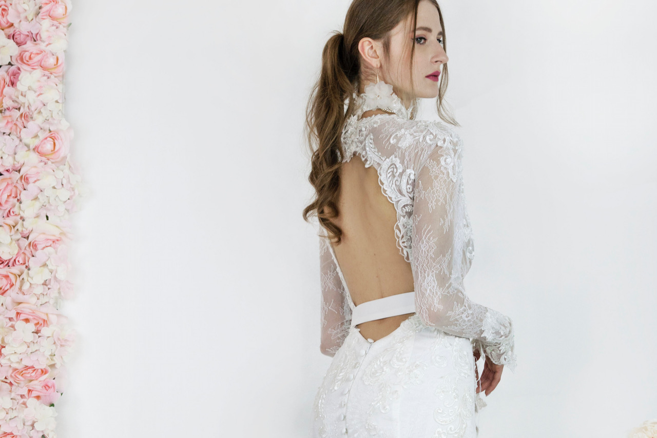 Robe de mariée dos nu pour mariage en été